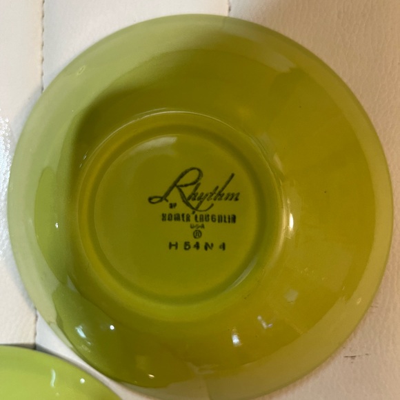 Set of 3 Homer Laughlin China Fruit Bowls in Chartreuse. - Picture 3 of 3